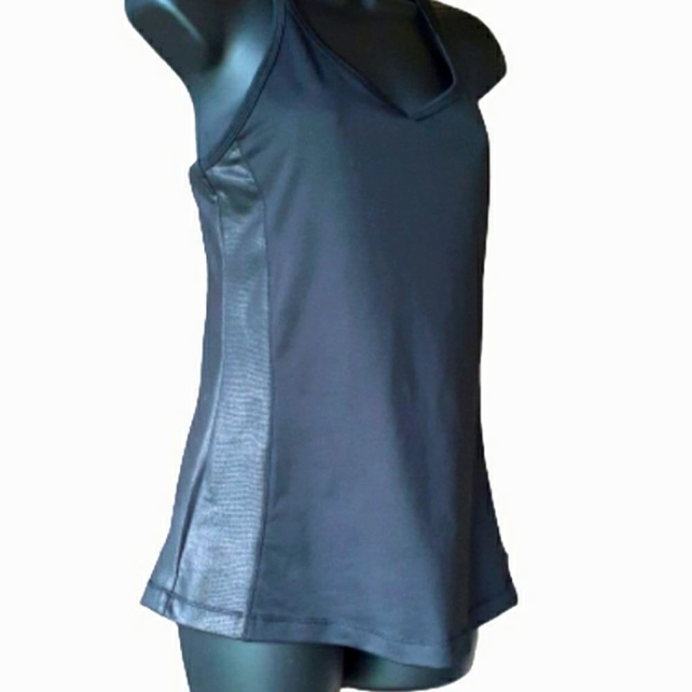 - SPORT TANK with a little shimmer